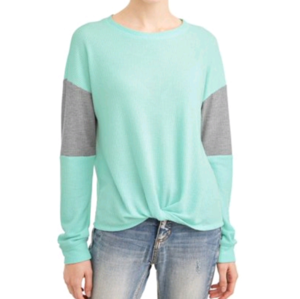Twisted front waffle top